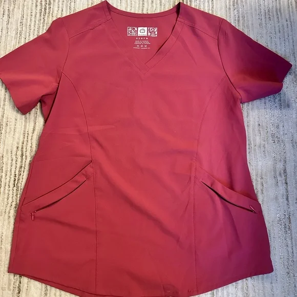 Women’s scrub top- never been worn - Picture 1 of 3